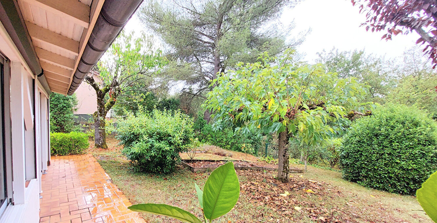 VENDU - Maison 7 pièces 150m² sur terrain de 2700m²  avec double garage — photo 1