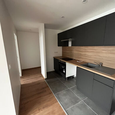 Appartement 3 pièces 890 €