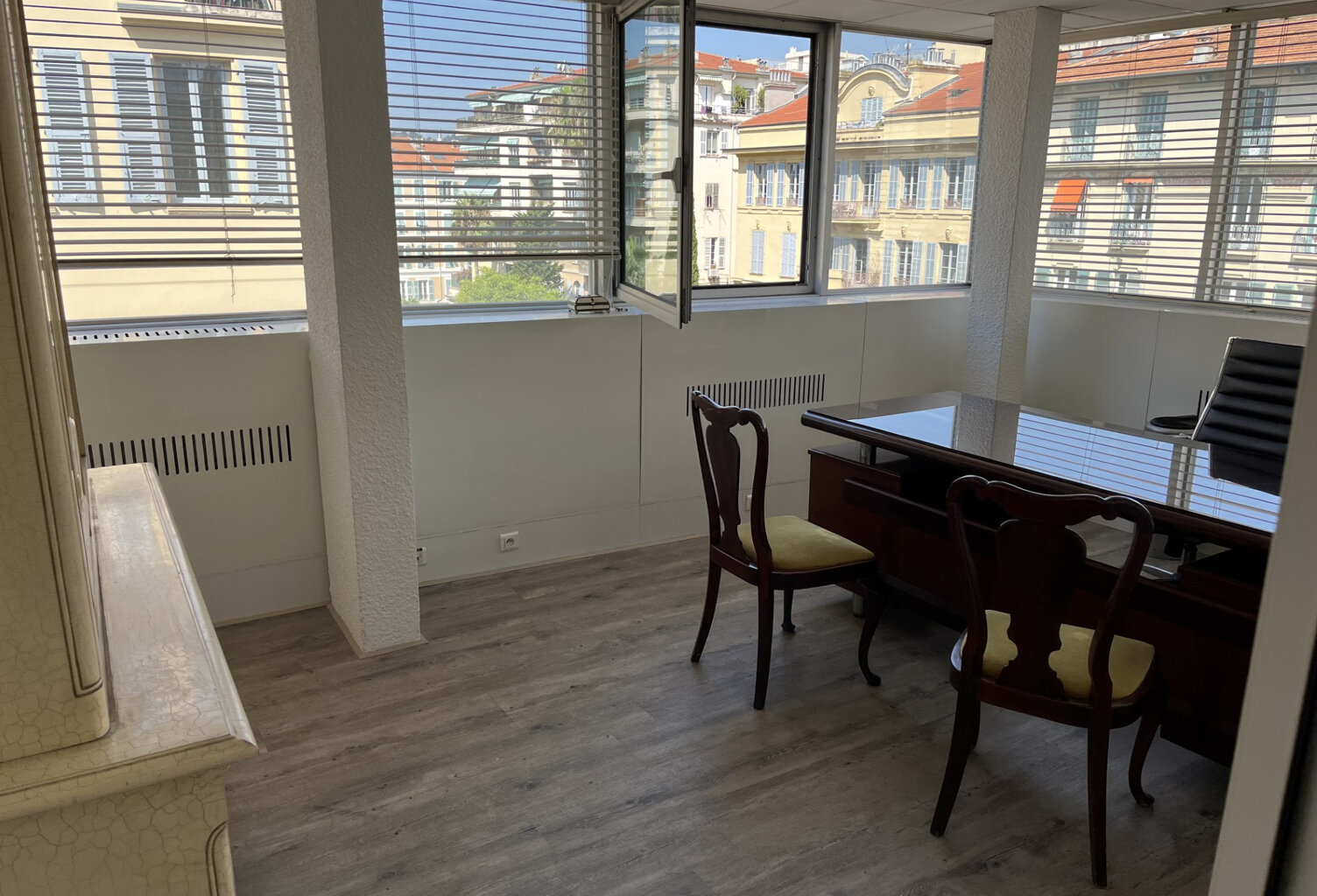 EMPLACEMENT No1 PASTORELLI, bureaux 4 pieces 77m2 — photo 1
