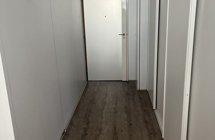 EMPLACEMENT No1 PASTORELLI, bureaux 4 pieces 77m2 — photo 3