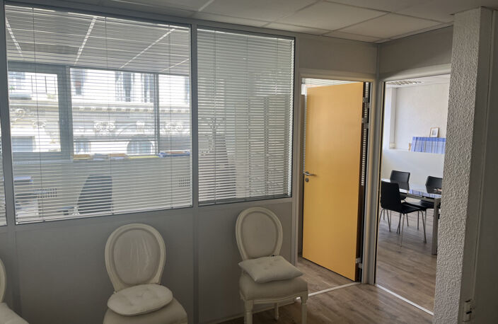EMPLACEMENT No1 PASTORELLI, bureaux 4 pieces 77m2 — photo 4