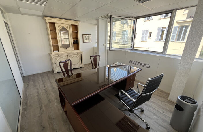 EMPLACEMENT No1 PASTORELLI, bureaux 4 pieces 77m2 — photo 5