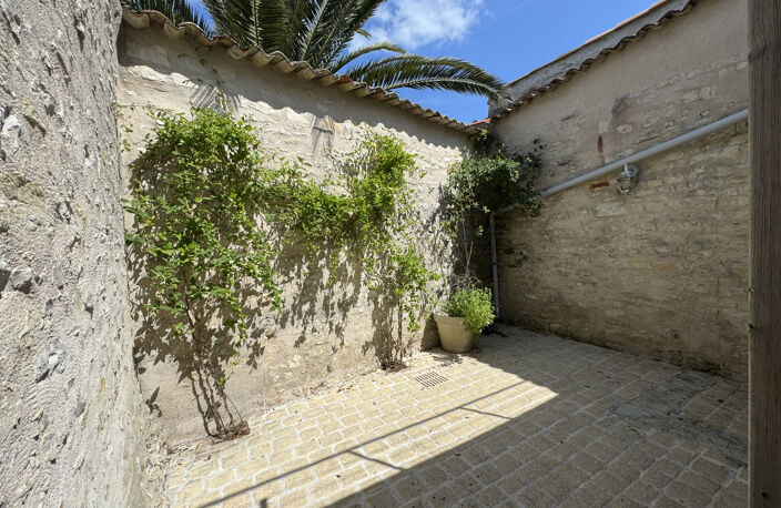 Maison de village - La Flotte - — photo 2