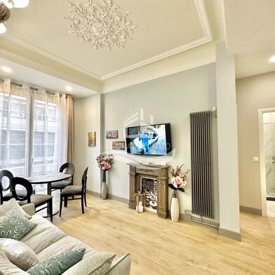 Appartement 3 pièces 2500 €