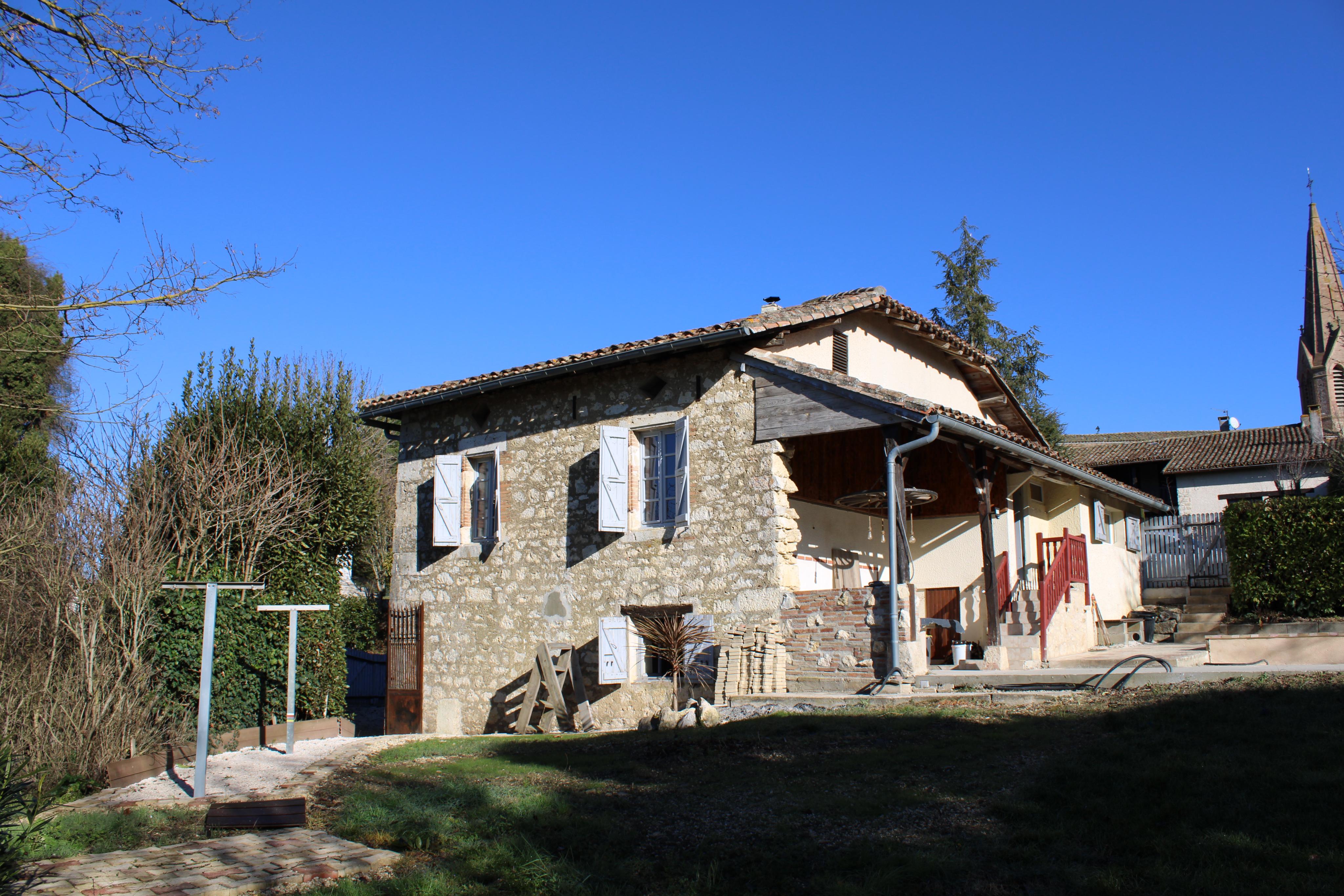 Maison de village avec terrain, au calme, à 5 mns de tous commerces