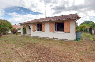 Maison à rénover idéalement placée sur un terrain de plus de — photo du bien