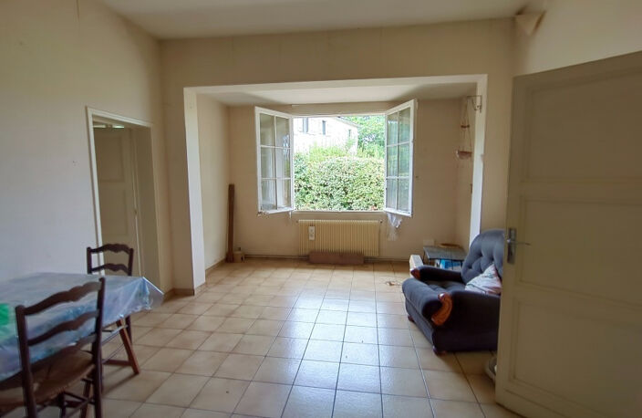 Maison à rénover idéalement placée sur un terrain de plus de — photo 5