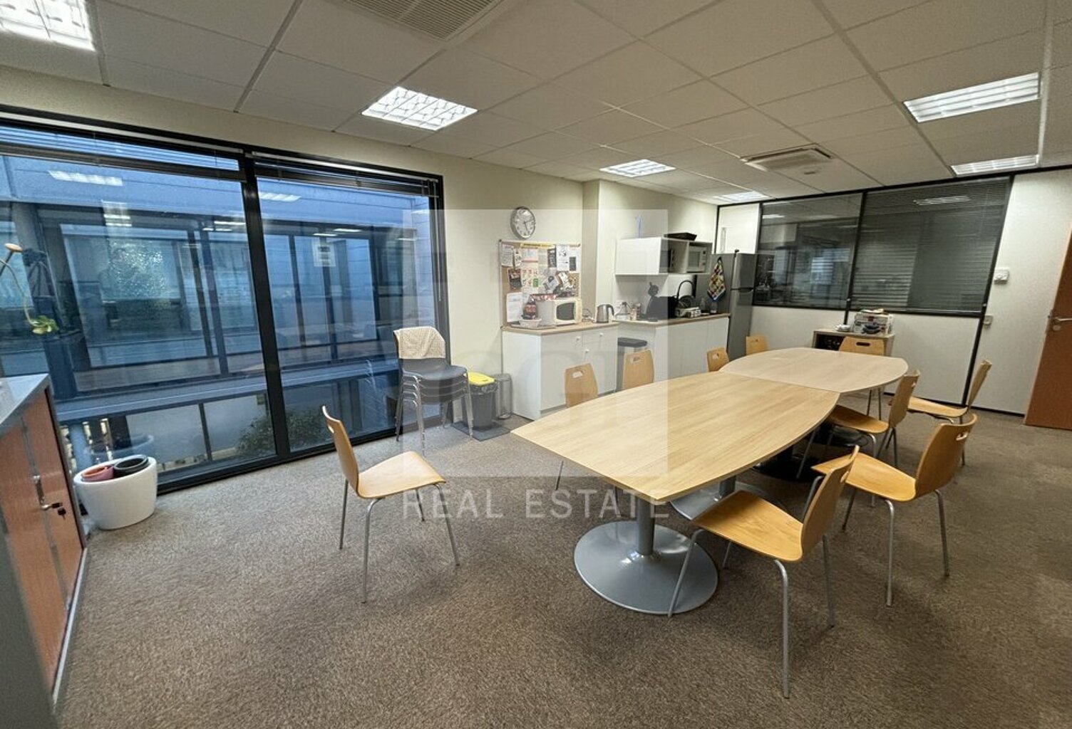 BUREAUX à LOUER — photo 1