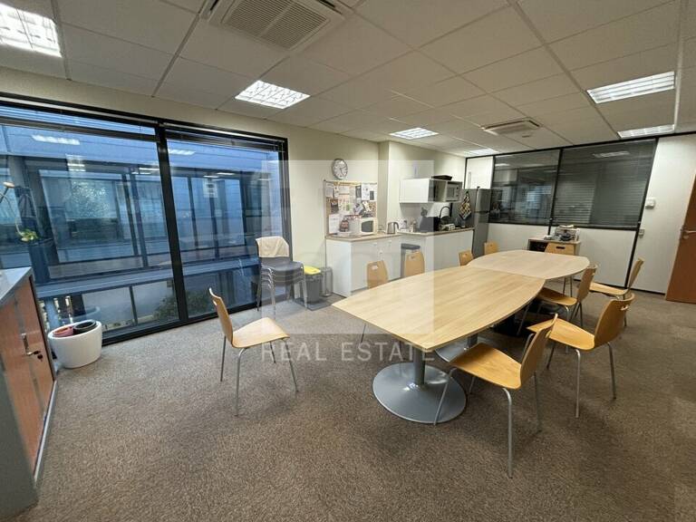 BUREAUX à LOUER — photo 1