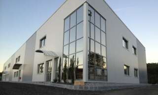 Commerce  920 m² à louer à Vourles (69390)