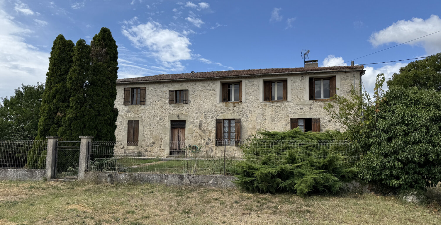 Maison en pierres à restaurer — photo 1