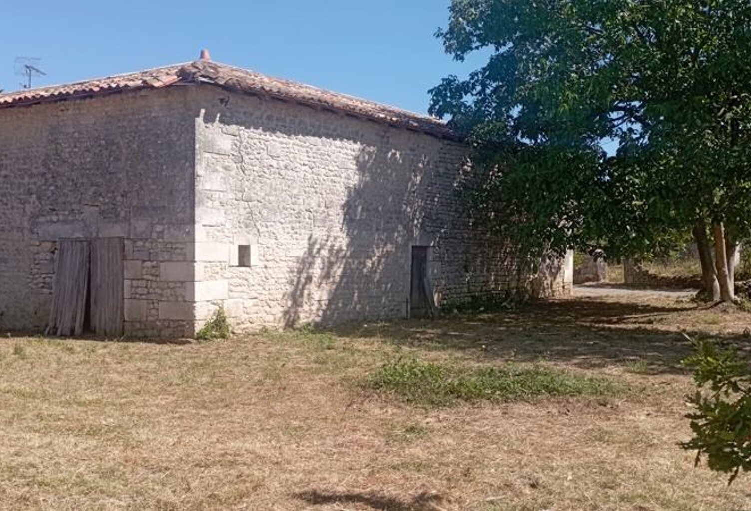 Grange de 1 pièces principales — photo 1