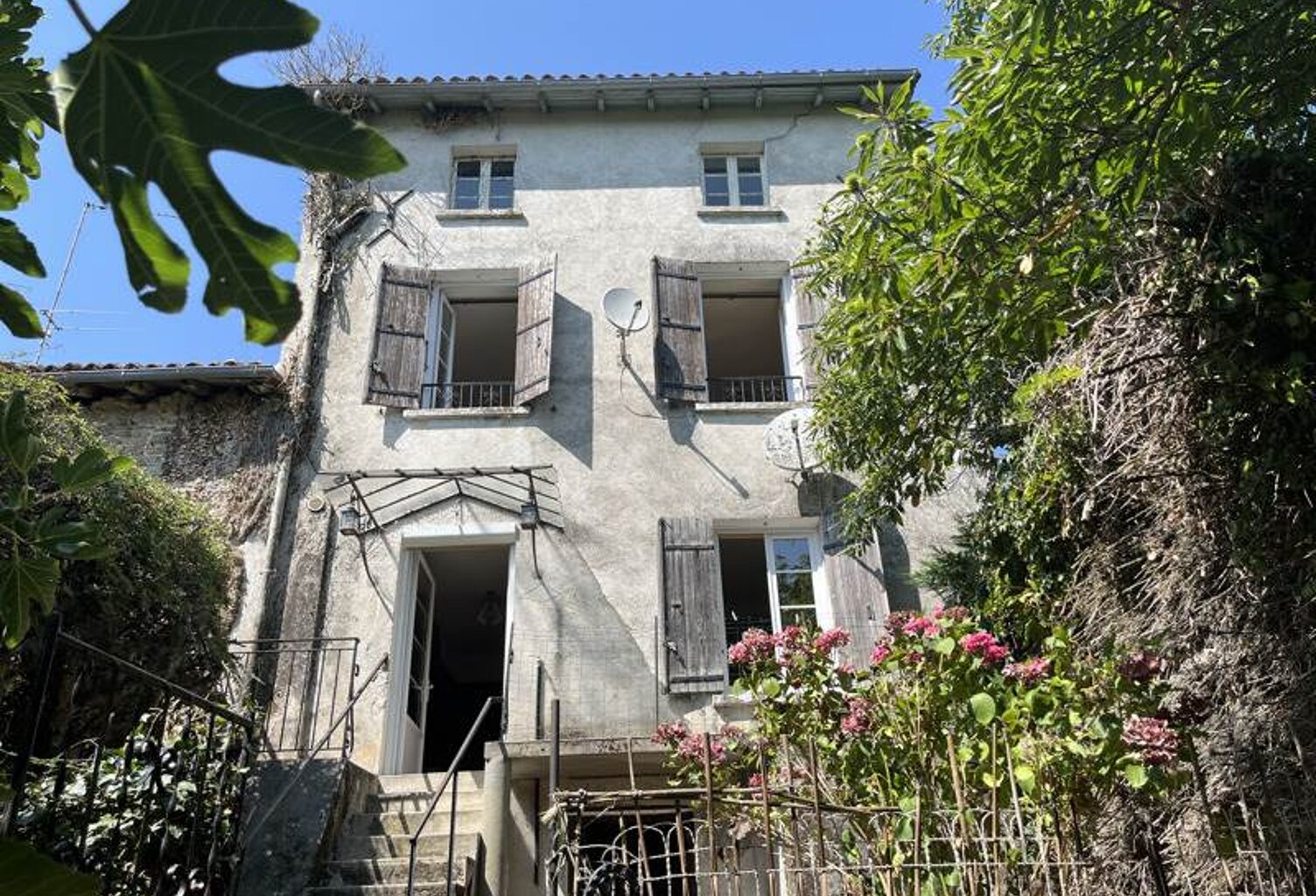 Maison en pierre de 6 pièces principales — photo 1
