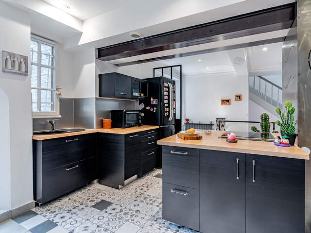 Maison de ville 10 pièces 320 m2 implantée sur sa parcelle de 494 m2 — photo du bien