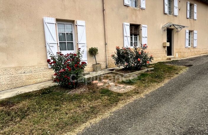 A vendre et rénover : Ancien corps de ferme 9 pièces, 6 chambres, au coeur d'un village proche de MAUVEZIN (32) — photo 3