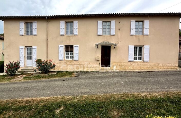 A vendre et rénover : Ancien corps de ferme 9 pièces, 6 chambres, au coeur d'un village proche de MAUVEZIN (32) — photo 4