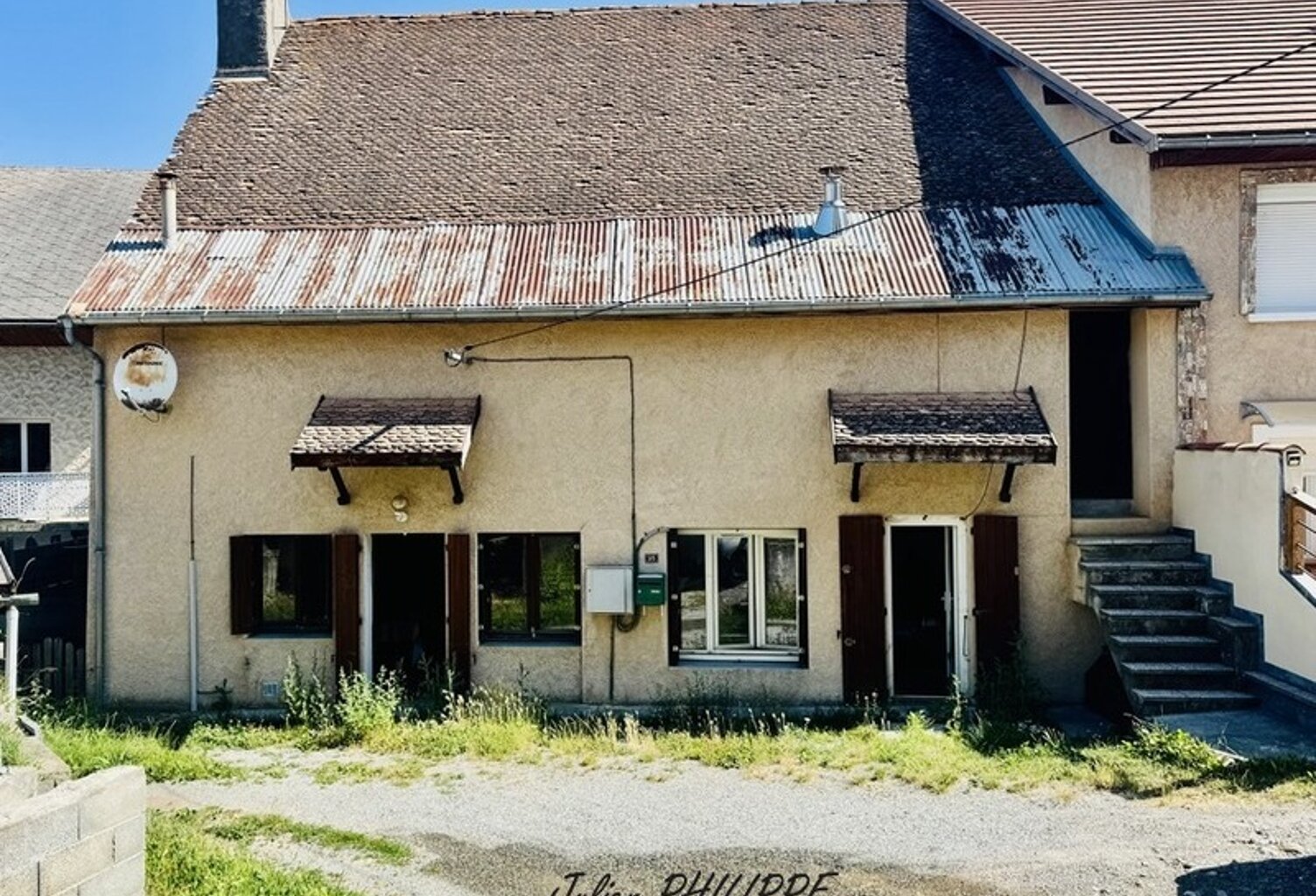 Maison de village avec 2 appartements + grange - Au Cros (commune de St Laurent du Cros) — photo 1