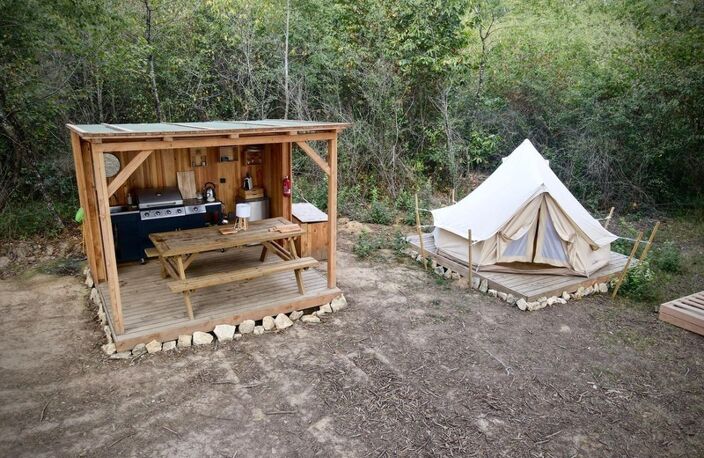 Opportunité d'affaires exceptionnelle : domaine de 24 hectares comprenant 15 hectares d'étangs, parfait pour divers projets touristiques et commerciaux. Avec une activité de location de tentes glampin — photo 5