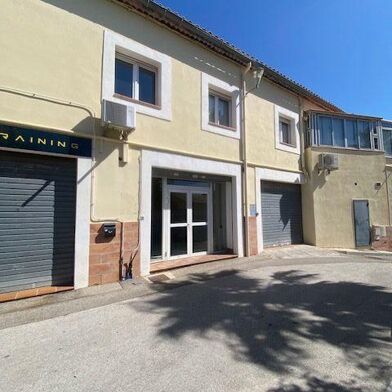 Local industriel  742 €