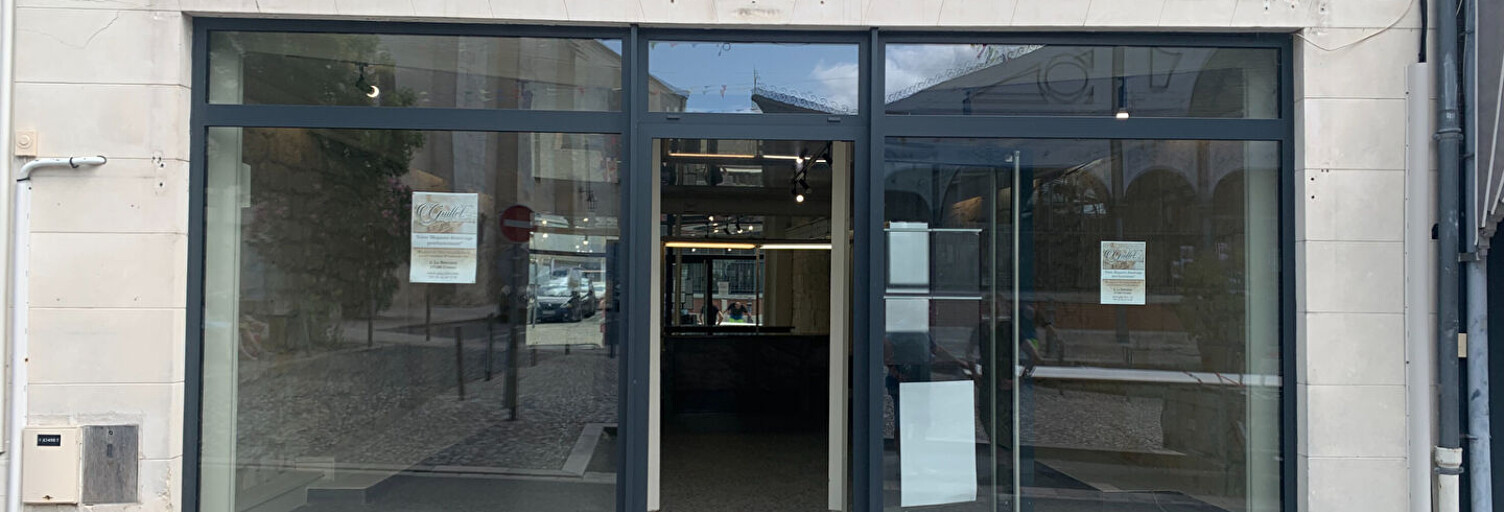Commerce 3 Pièces 77 m² à louer à Jonzac (17500)