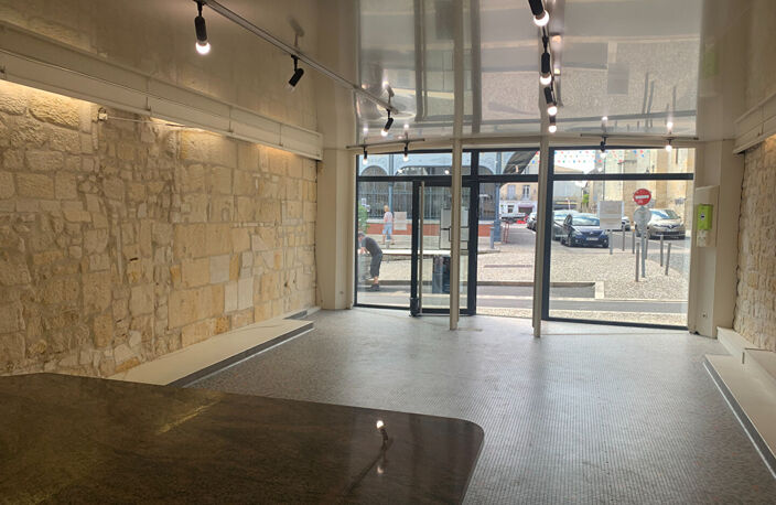 Local commercial Jonzac 102 m2 — photo 2