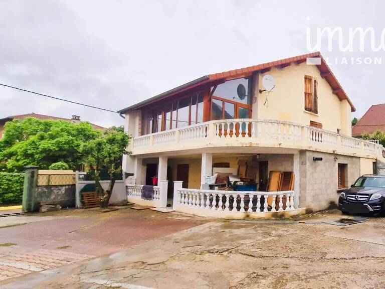 Rare à la vente – Maison de caractère rénovée avec 3 logements T — photo 1