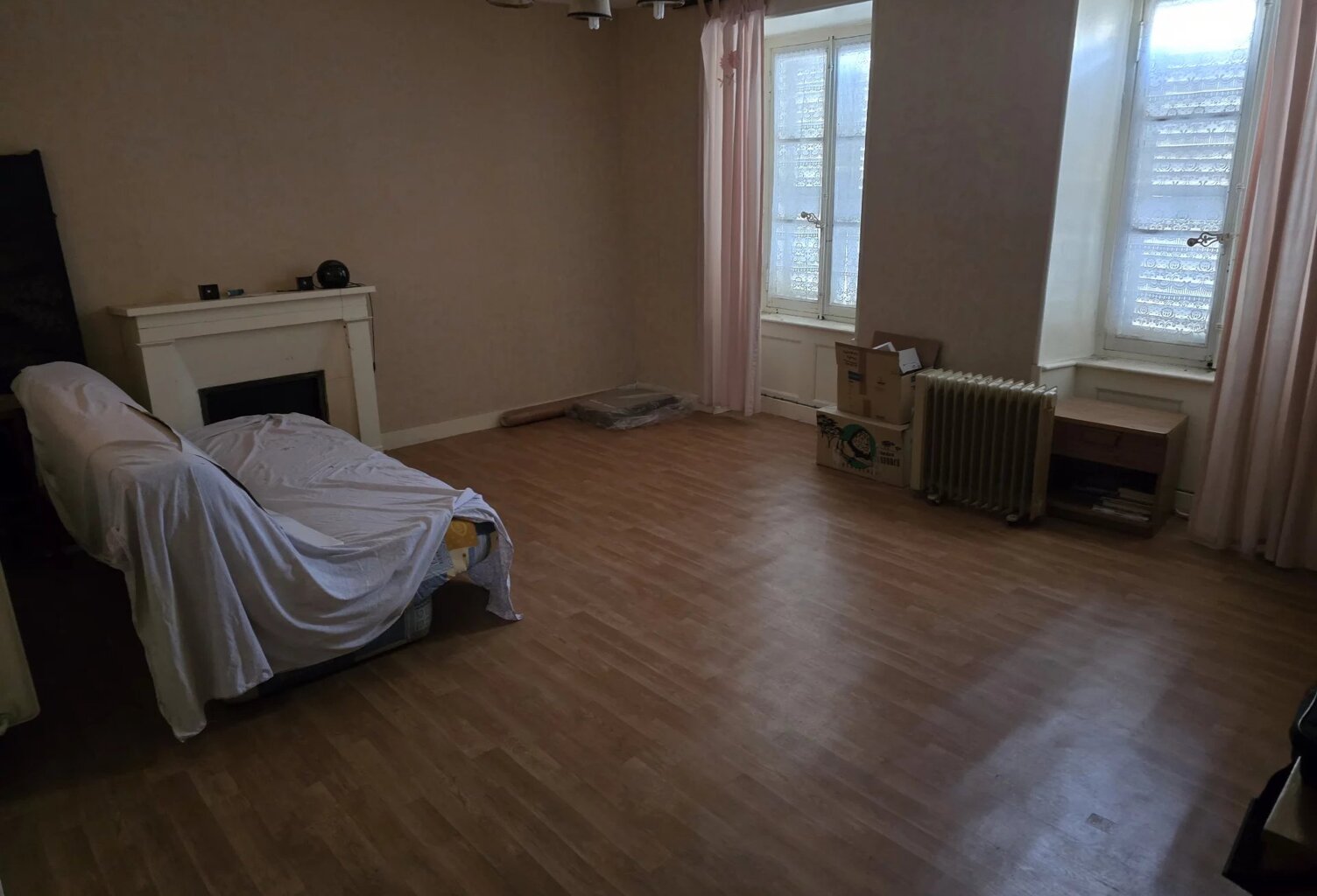 GRANDE MAISON DIVISIBLE A RENOVER AVEC PETITE COUR — photo 1