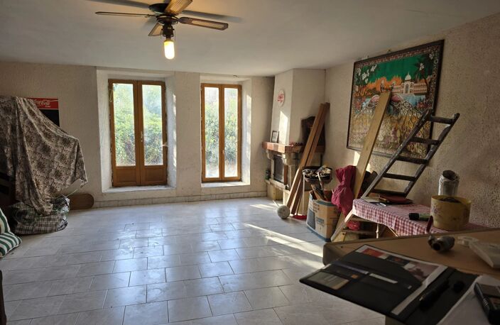 GRANDE MAISON DIVISIBLE A RENOVER AVEC PETITE COUR — photo 2