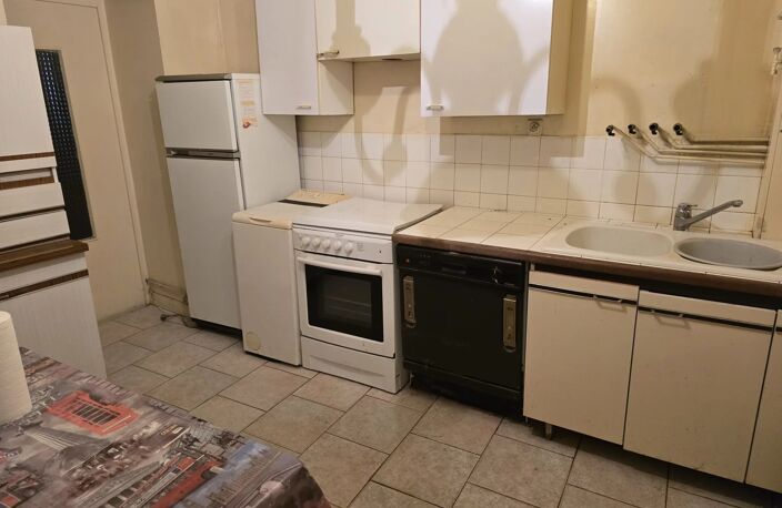 GRANDE MAISON DIVISIBLE A RENOVER AVEC PETITE COUR — photo 3