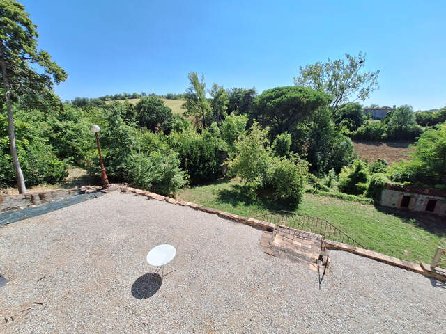 A vendre Dpt 81 Bertre Maison du XIVème rénovée sur parc de — photo du bien