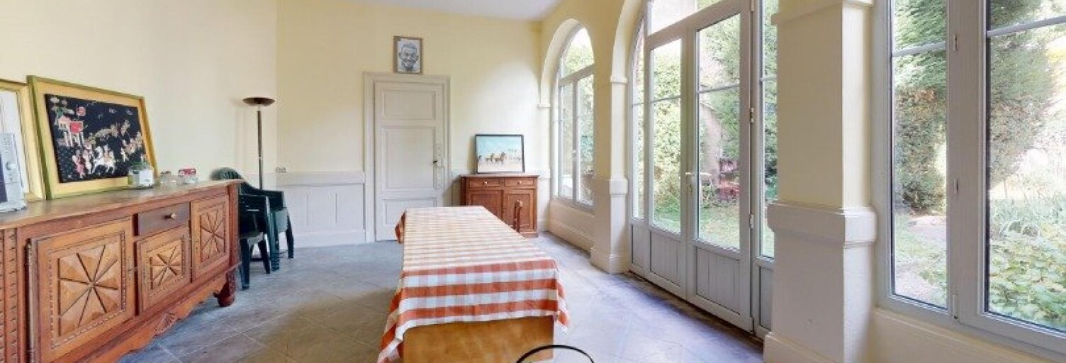 Maison 9 Pièces 200 m² à vendre à Crémieu (38460)