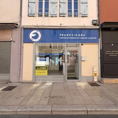 Commerce 2 pièces 562 €