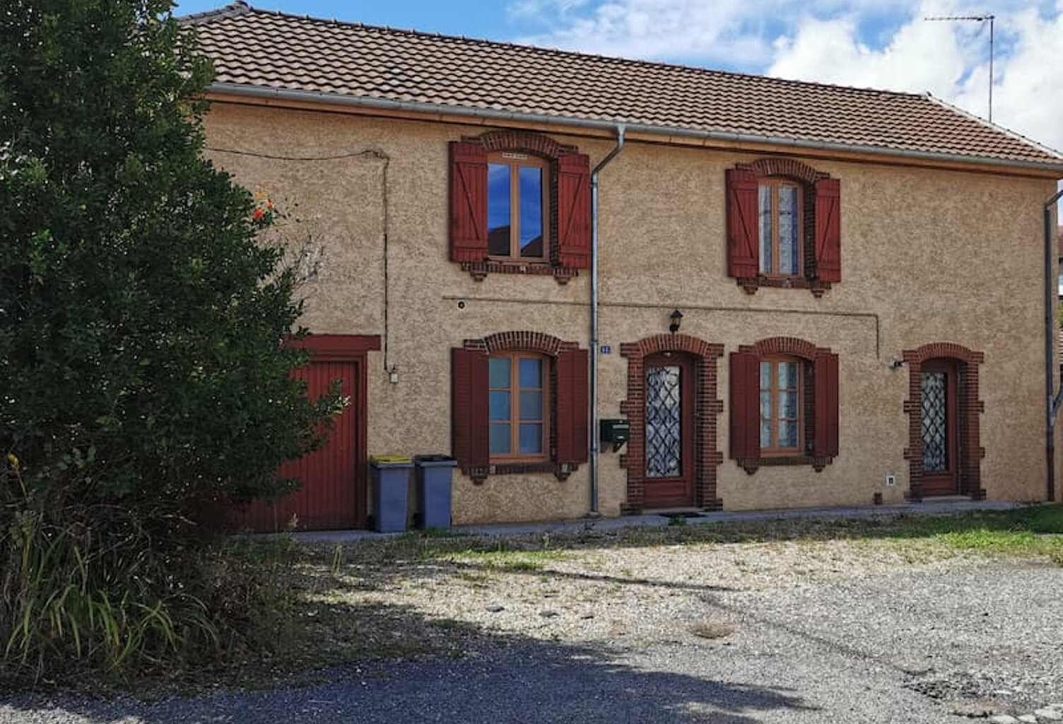 ECUISSES DANS LE VILLAGE — photo 1
