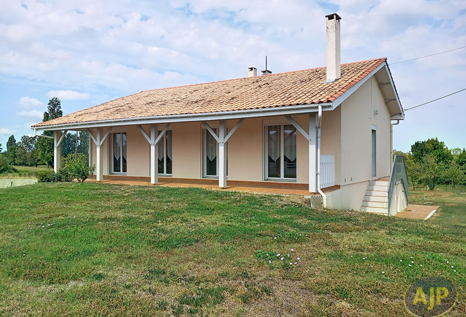 Maison familiale avec environ 2.2ha de terrain ! — photo 1