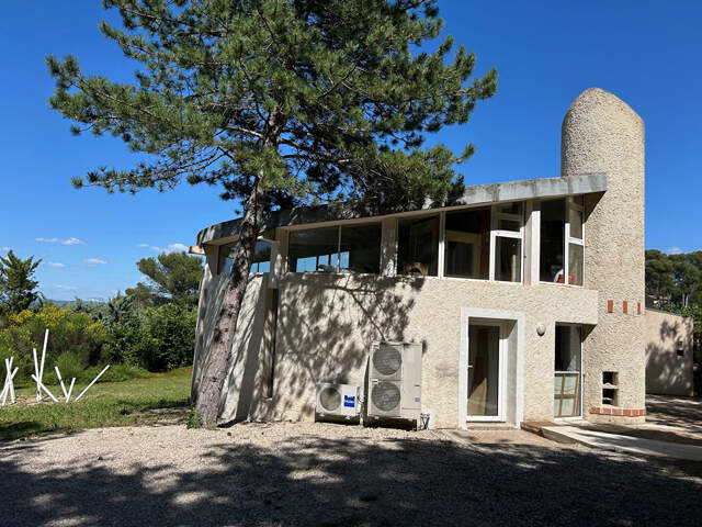 Maison d'architecte 5 pièce(s) 140 m2 dans le village calme et vue dégagée — photo du bien