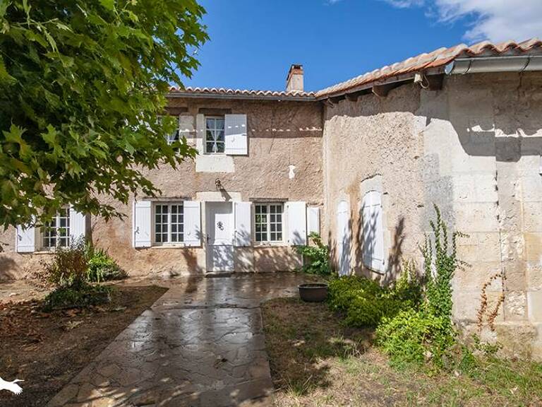 Maison en pierre de 7 pièces principales — photo 1