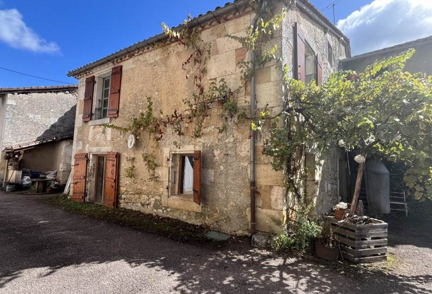 Maison en pierre de 5 pièces principales — photo 1