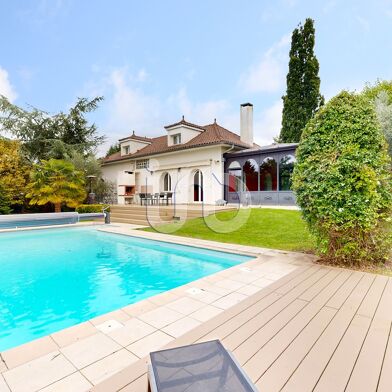 Maison 8 pièces 749000 €