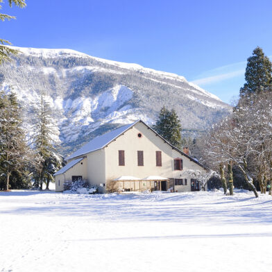 Commerce  680000 €