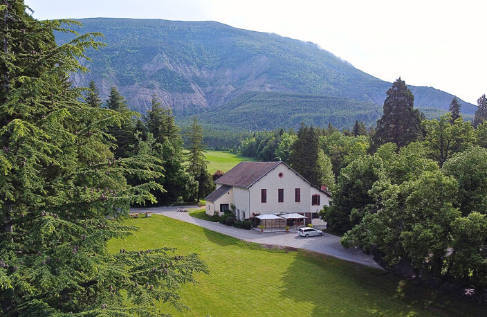 Vente Camping, Chambres d'hôtes/Gîte, Restaurant - Sud des Hautes Alpes — photo 2