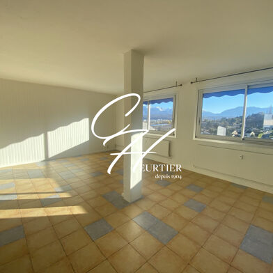 Appartement 3 pièces 895 €