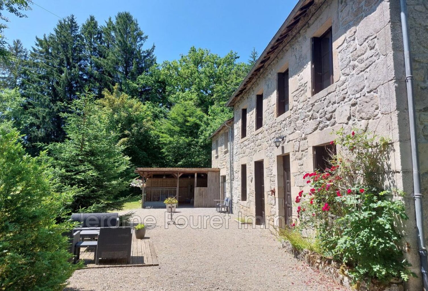 Propriété avec vue sur le lac– proche Égletons — photo 1