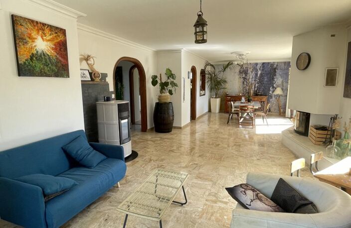 MAISON FAMILIALE - 6 CHAMBRES - GRAND TERRAIN — photo 3
