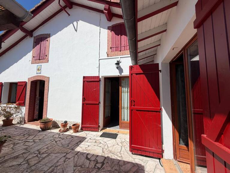 Maison de 160 m² avec 6 chambres et garage — photo 1