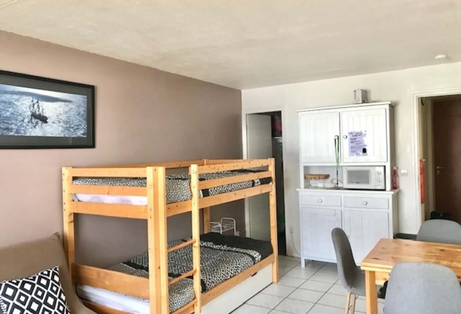 Dans la Station de la MONGIE dans les Hautes Pyrénées un studio de 26 m² aux pieds des pistes de ski avec Balcon et cellier — photo 1
