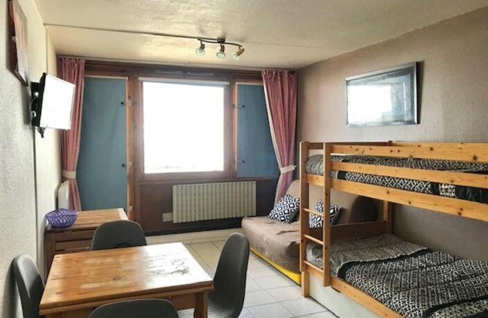 Dans la Station de la MONGIE dans les Hautes Pyrénées un studio de 26 m² aux pieds des pistes de ski avec Balcon et cellier — photo 3