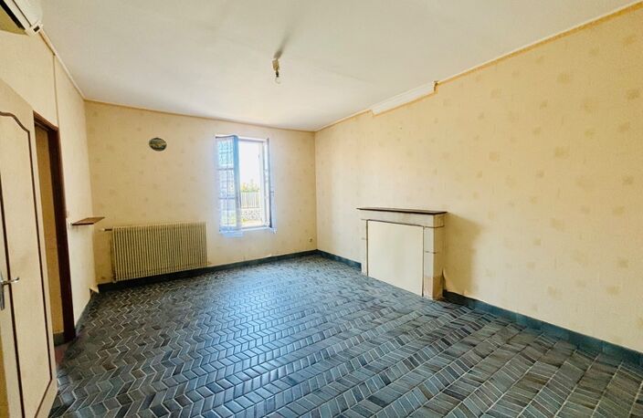 À VENDRE – Longère 110 m² habitables avec nombreuses dépendances et terrain de 900 m² — photo 2
