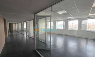 Local industriel  2457 m² à louer à Ivry-sur-Seine (94200)