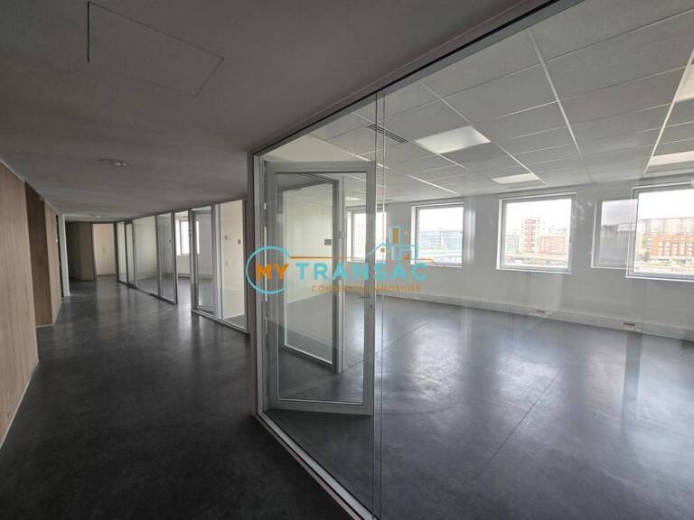My Transac vous propose à la location des locaux d'activités et bureaux situés à IVRY 94  à proximité de PARIS — photo 1