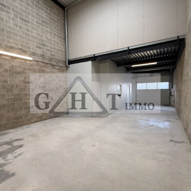 Local industriel  1210 €